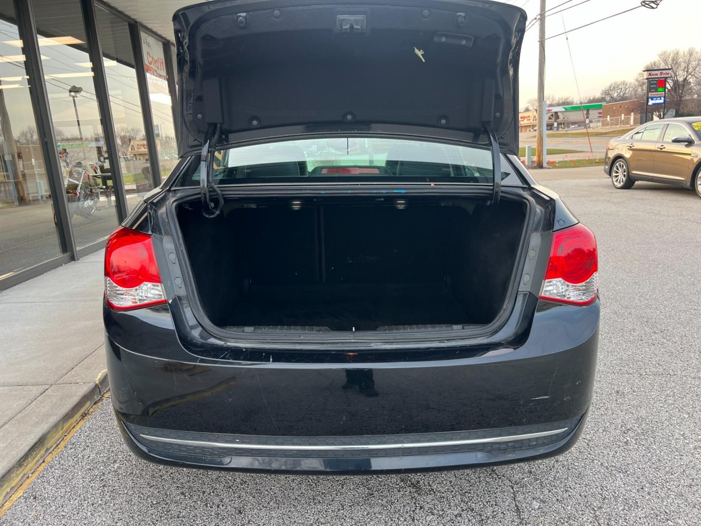 2015 Black Granite Metall Chevrolet Cruze 2LT Auto (1G1PE5SB3F7) with an 1.4L L4 DOHC 16V TUR engine, 6-Speed Automatic transmission, located at 1633 W Kimberly, Davenport, IA, 52806, (563) 323-5341, 41.559456, -90.598732 - Photo#5